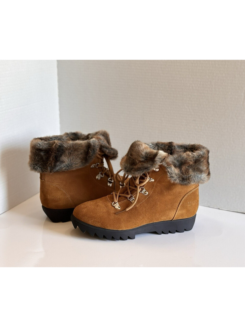 Cougar Zag-S Waterproof Winter Boots Women's 9 Tan Suede Faux Fur Lug Sole Comfy